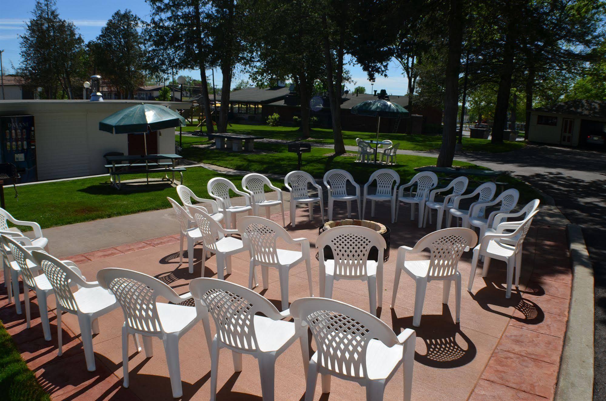 Amber'S Inn And Suites Wisconsin Dells Buitenkant foto