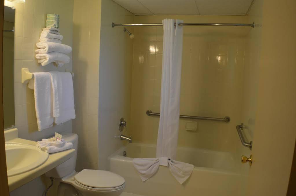 Amber'S Inn And Suites Wisconsin Dells Buitenkant foto