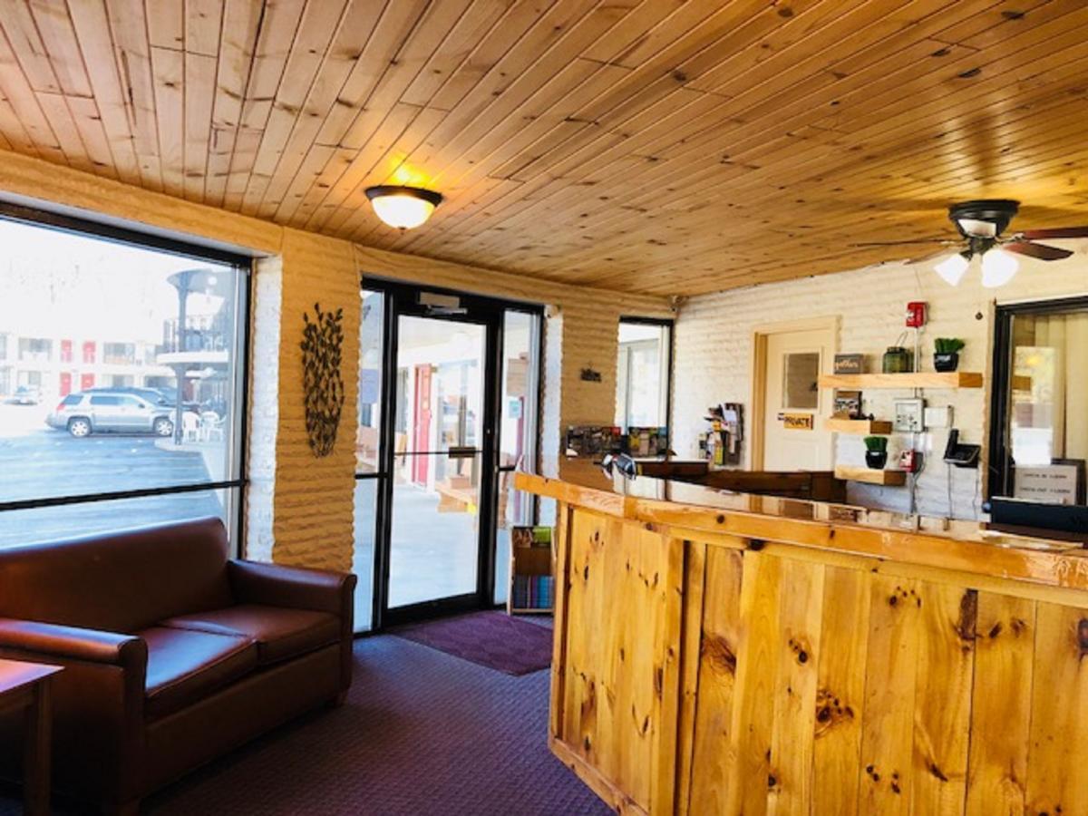 Amber'S Inn And Suites Wisconsin Dells Buitenkant foto