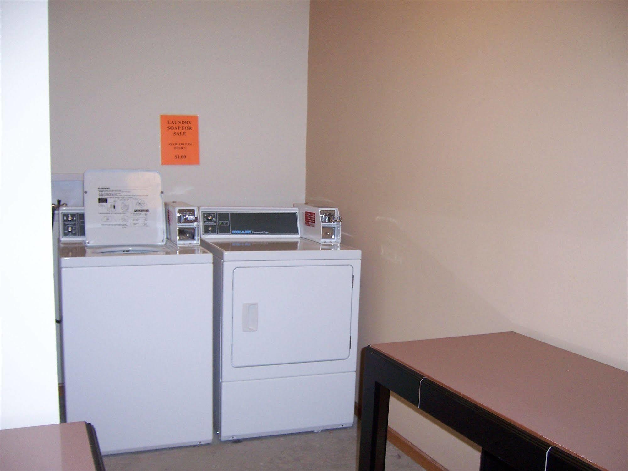 Amber'S Inn And Suites Wisconsin Dells Buitenkant foto