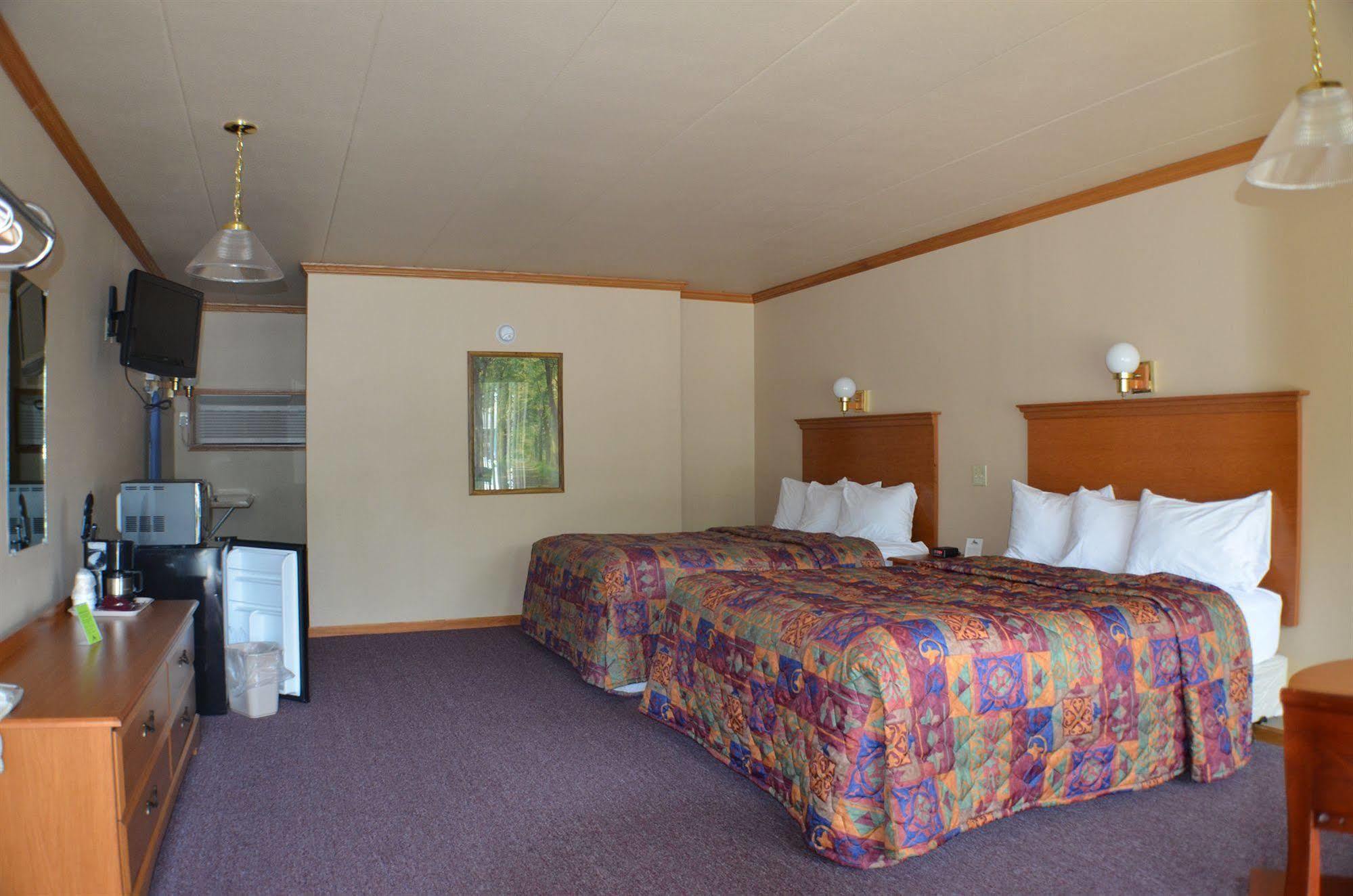 Amber'S Inn And Suites Wisconsin Dells Buitenkant foto