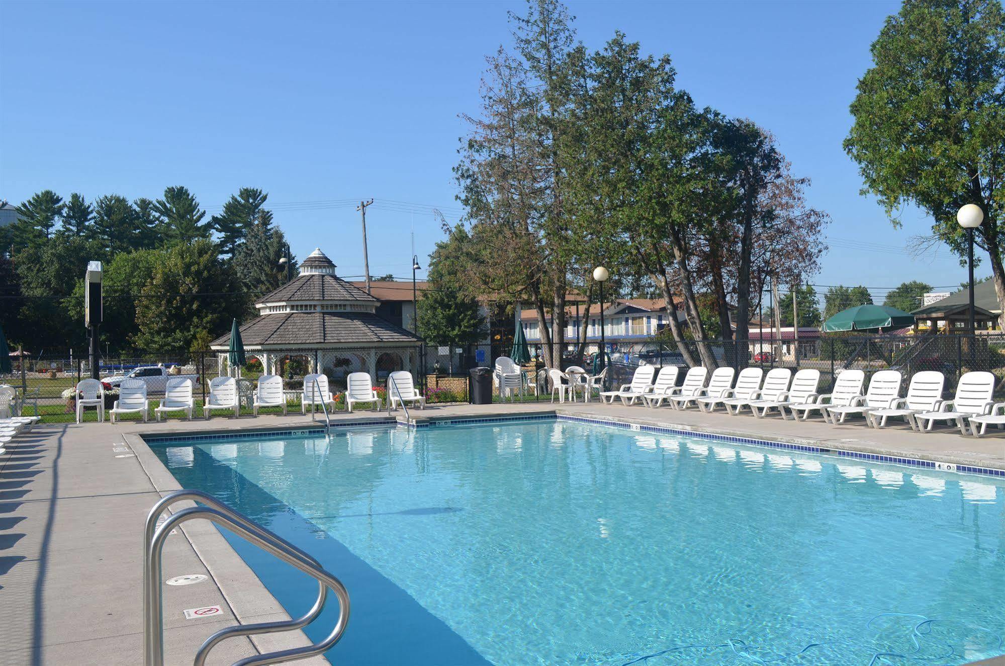 Amber'S Inn And Suites Wisconsin Dells Buitenkant foto
